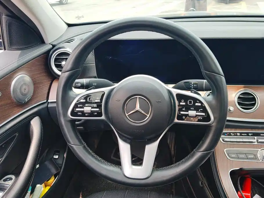 Mercedes-Benz E-Class — миниатюра 15
