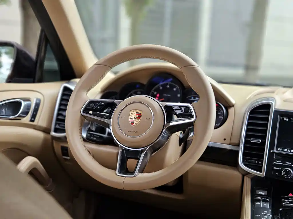 Porsche Cayenne — миниатюра 6