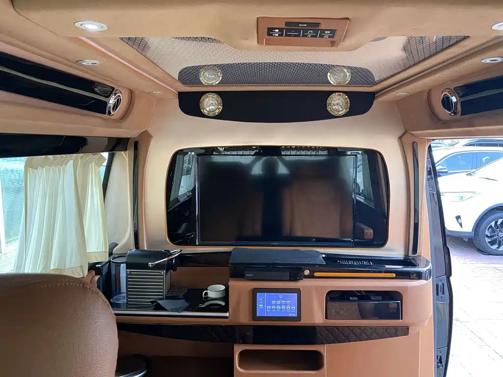 Volkswagen Caravelle — миниатюра 10