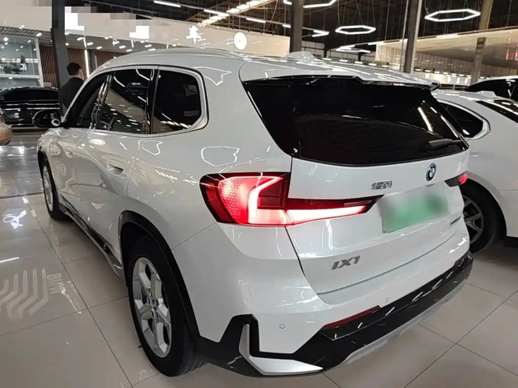 BMW iX1 — миниатюра 5