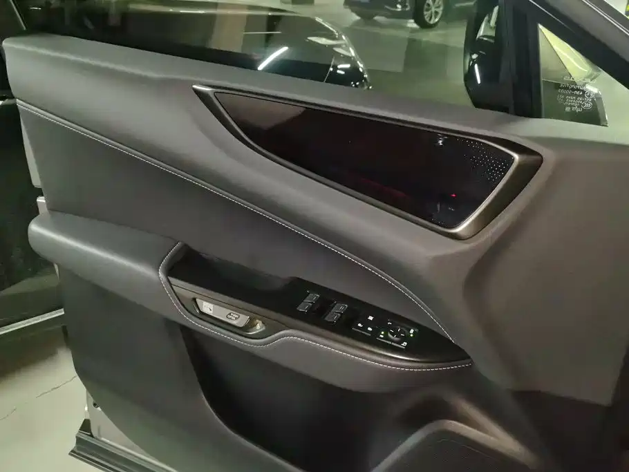 Lexus NX — миниатюра 7