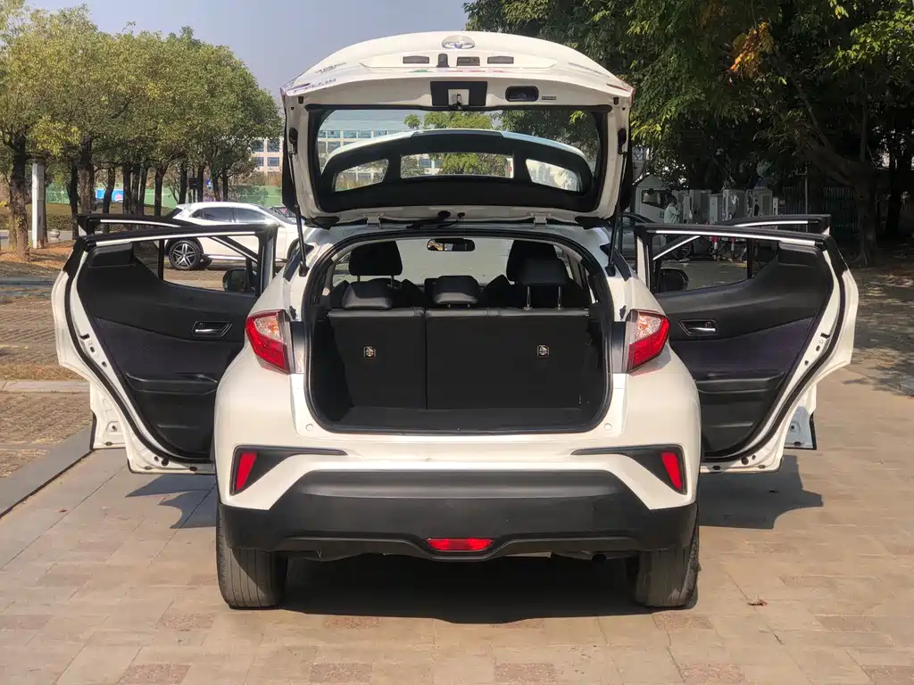 Toyota C-HR 2.0L Leading Edition, фото 12