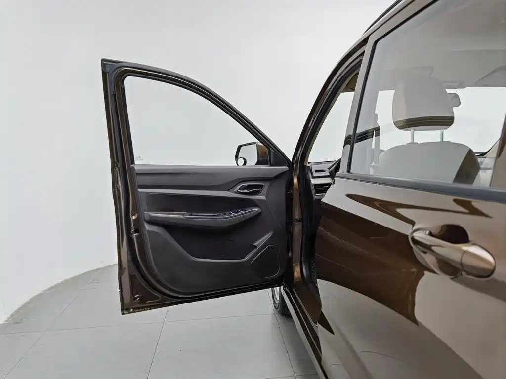 Wuling Hongguang — миниатюра 8