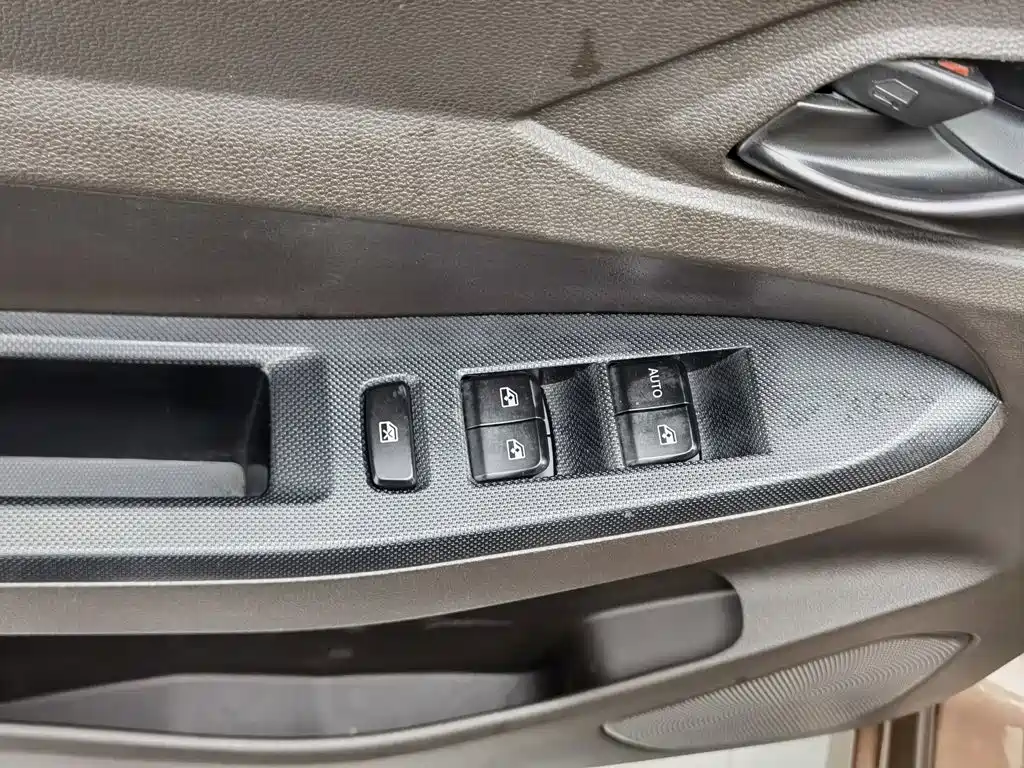 Wuling Hongguang — миниатюра 9