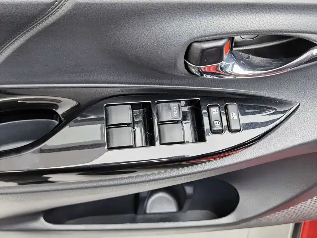Toyota Yaris L — миниатюра 9