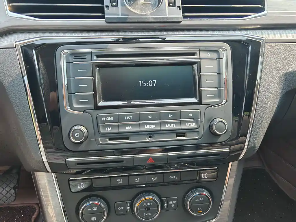 Volkswagen Passat 2015 1.8TSI AT
