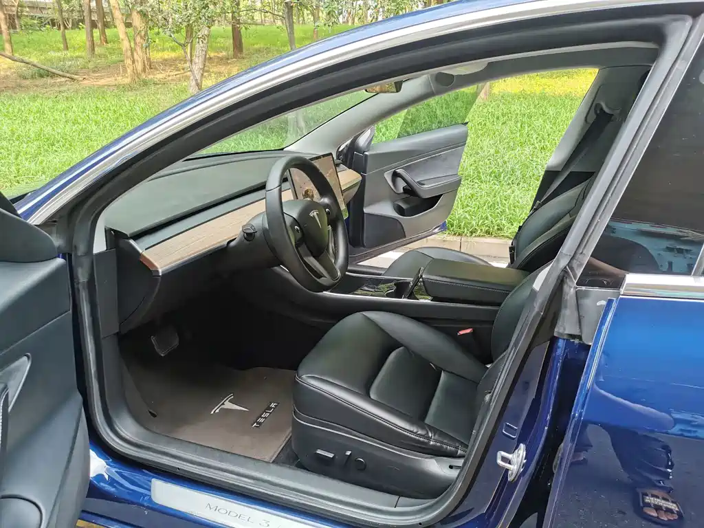 Tesla Model 3 — миниатюра 10