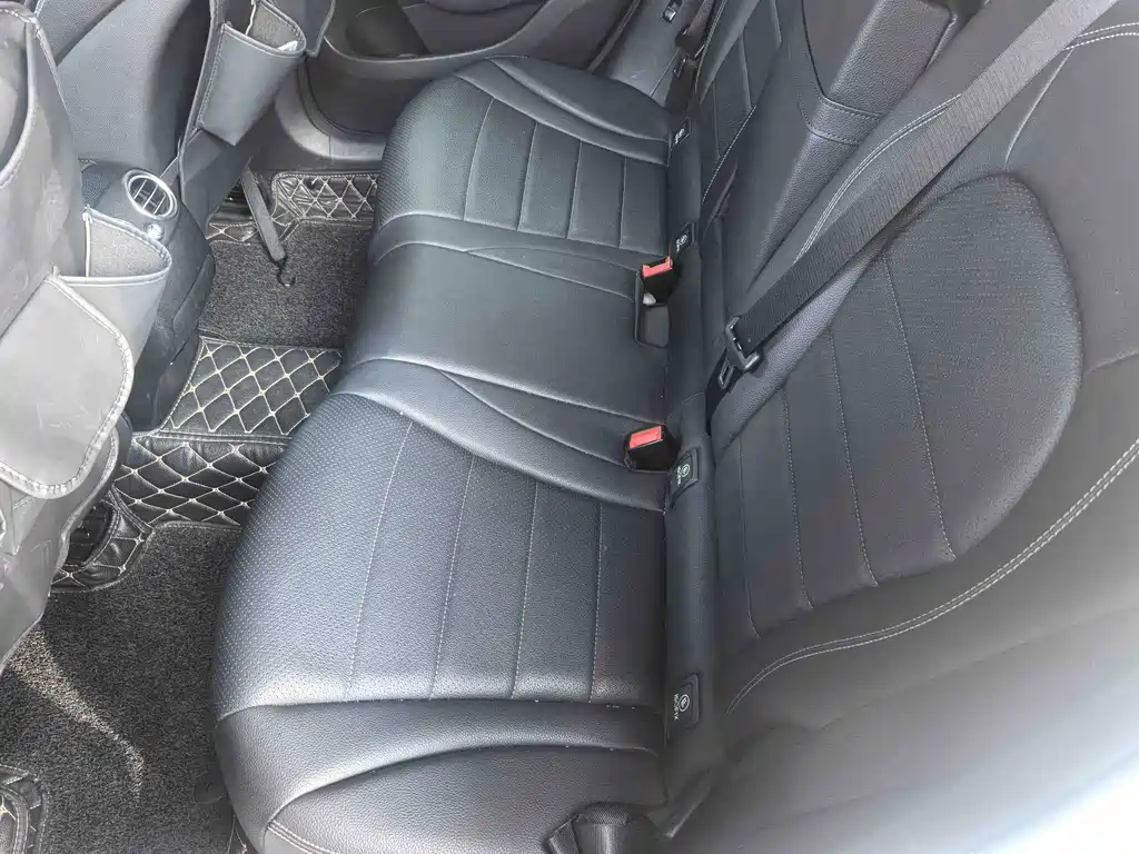 Mercedes-Benz GLC — миниатюра 9
