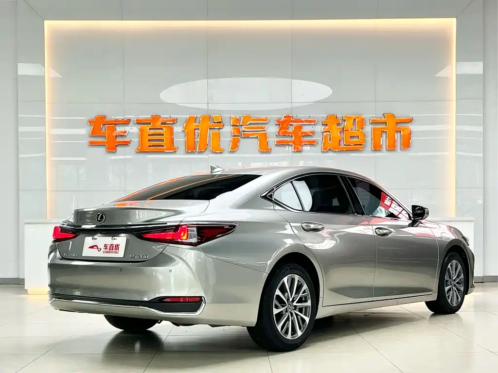LEXUS  ES