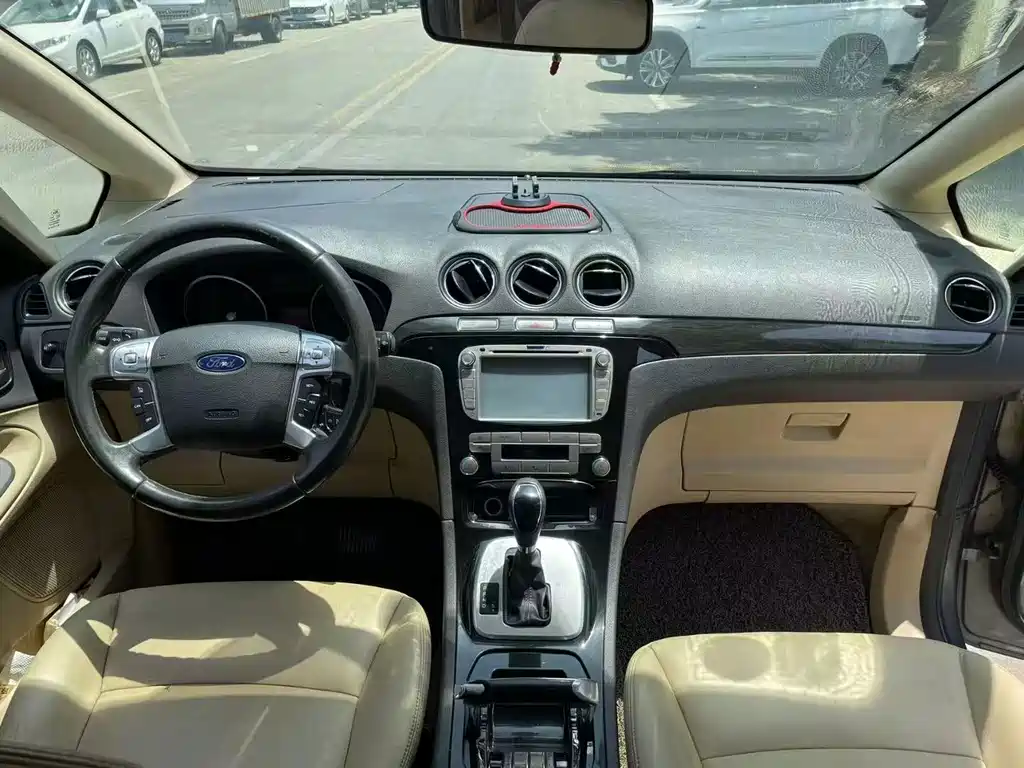 Ford Max — миниатюра 7