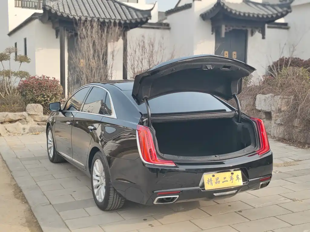 CADILLAC XTS
