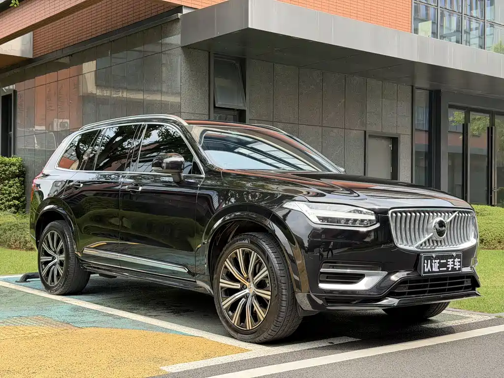 Volvo XC90 2022 B5 Luxury 7 мест