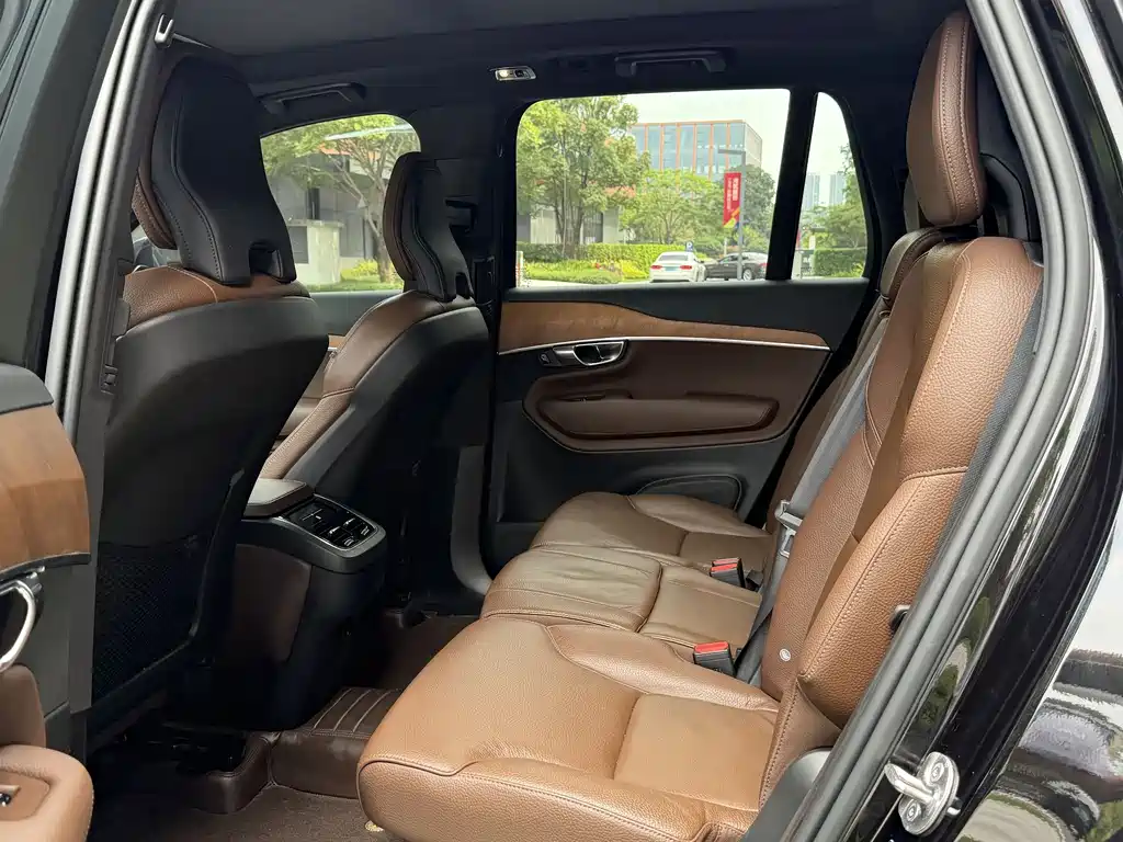 Volvo XC90 2022 B5 Luxury 7 мест