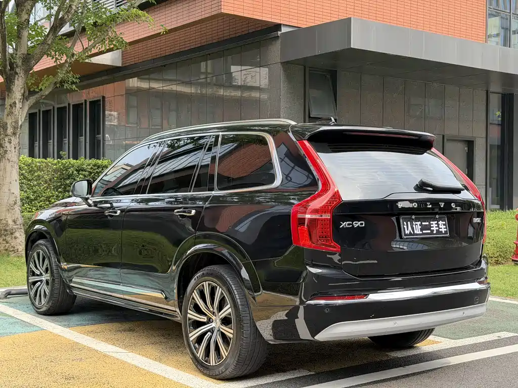Volvo XC90 2022 B5 Luxury 7 мест