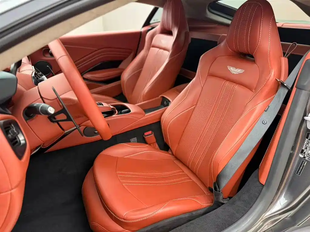 Aston Martin V8 Vantage 2018 4.0T V8 Coupe