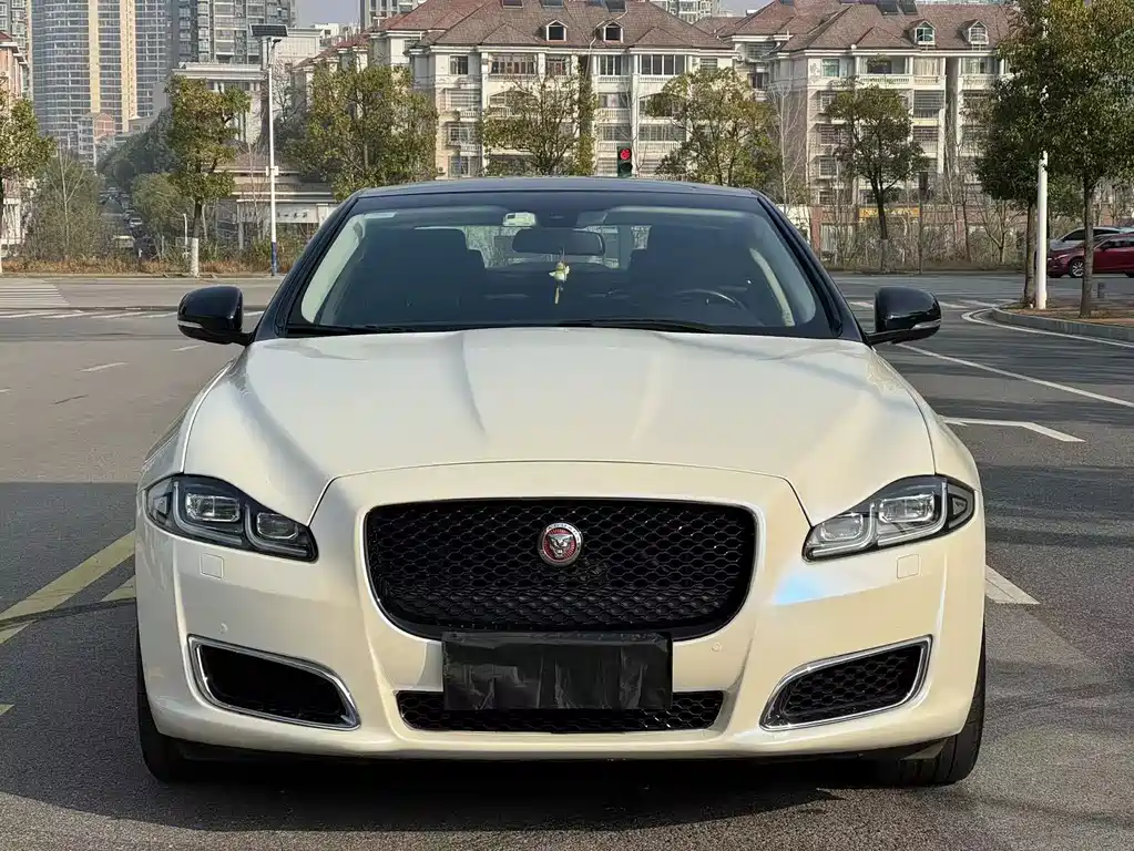JAGUAR XJ