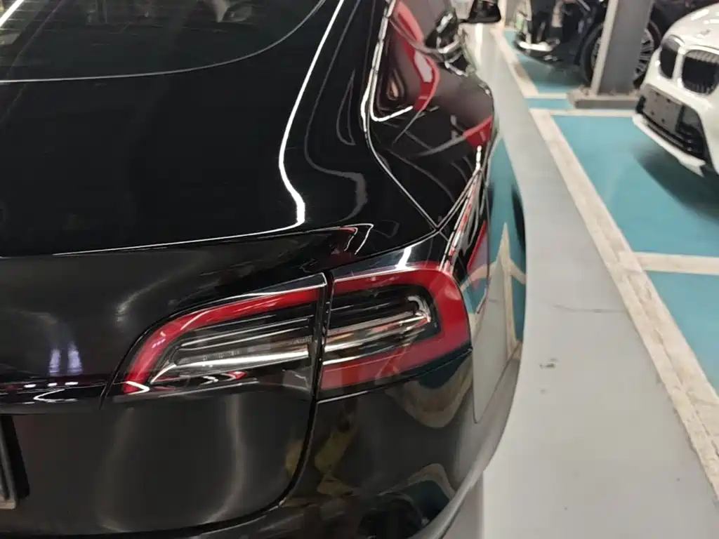 Tesla Model 3 — миниатюра 8