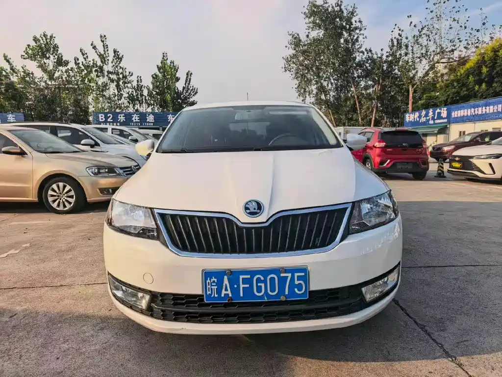 Skoda Rapid Spaceback — миниатюра 3