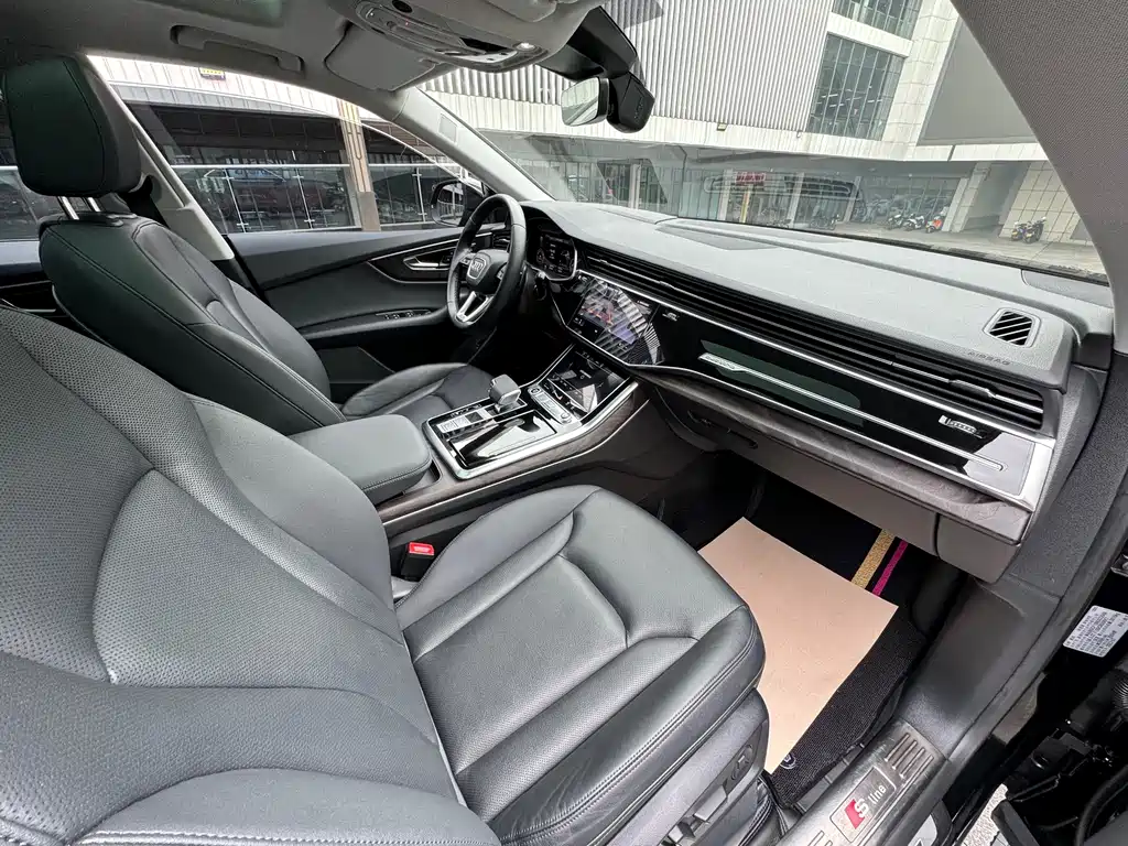 Audi Q8 2022 55 TFSI Luxury