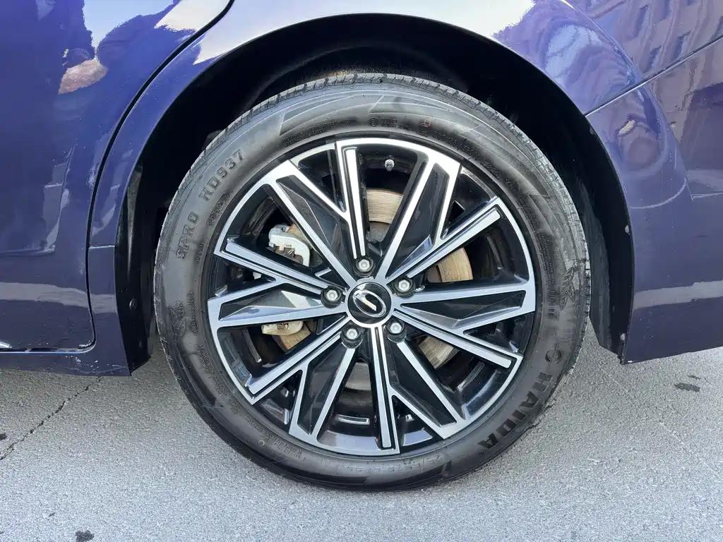 GAC Motor Trumpchi E8 PHEV — миниатюра 10