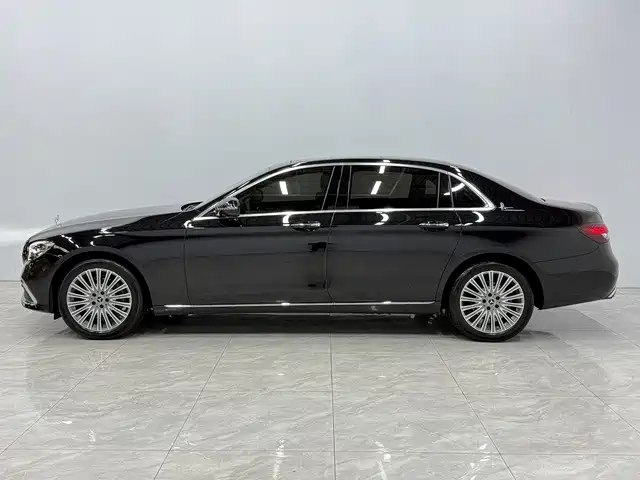 Mercedes-Benz E-Class — миниатюра 2