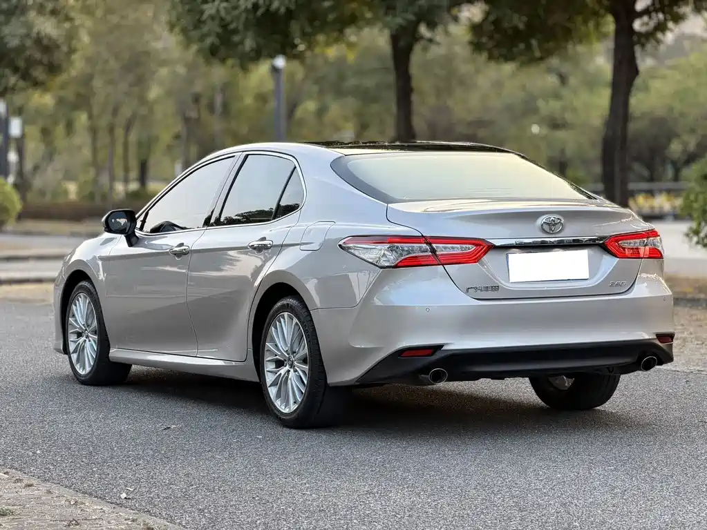 Toyota Camry — миниатюра 6