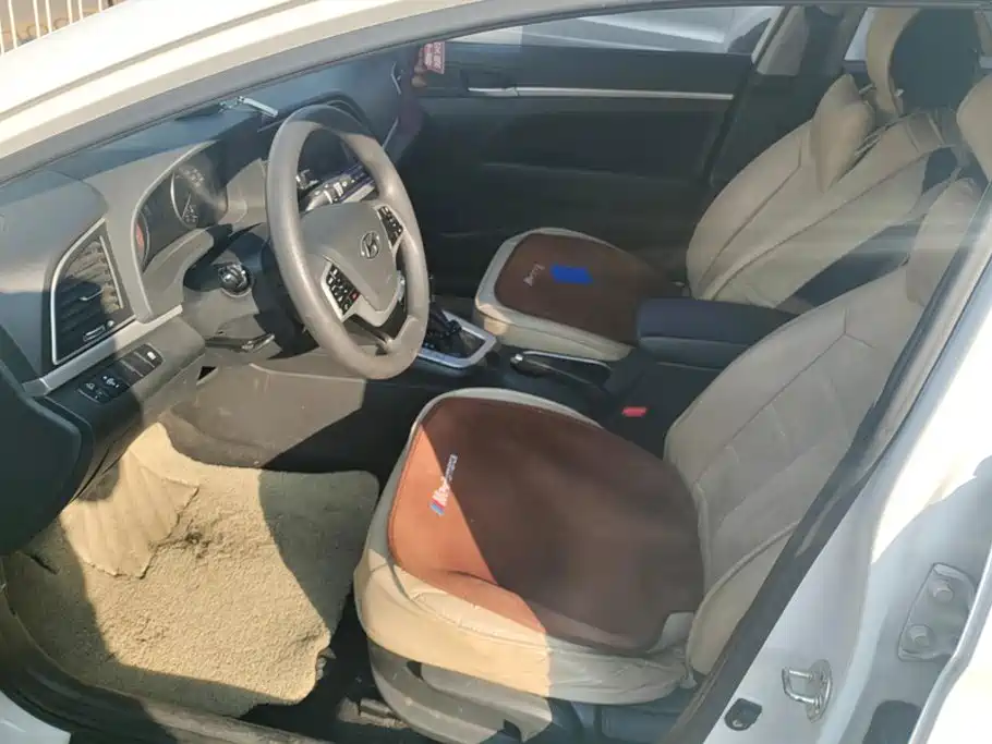 Hyundai Elantra — миниатюра 9