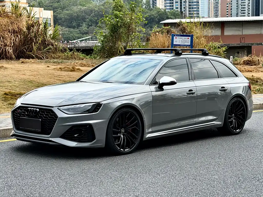 AUDI RS 4
