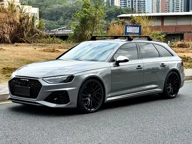 AUDI RS 4 2022