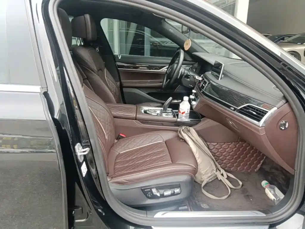 BMW 7 Series — миниатюра 25