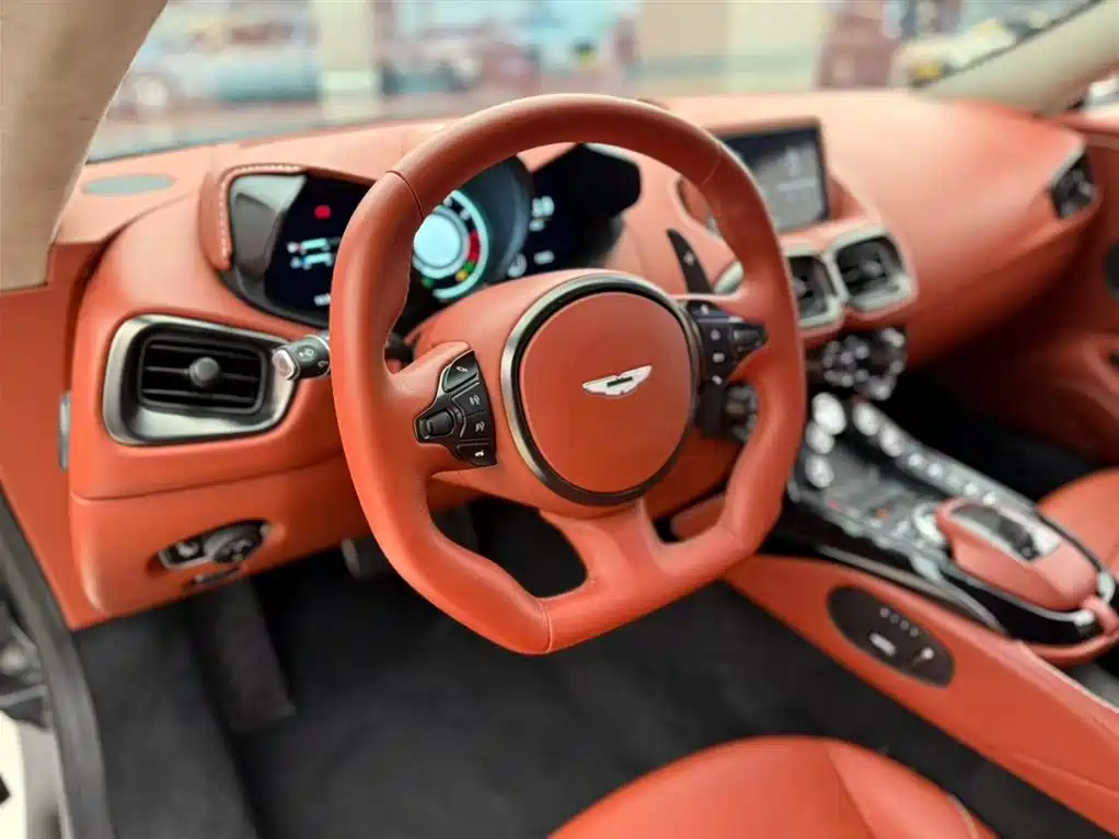 Aston Martin V8 Vantage 2018 4.0T V8 Coupe