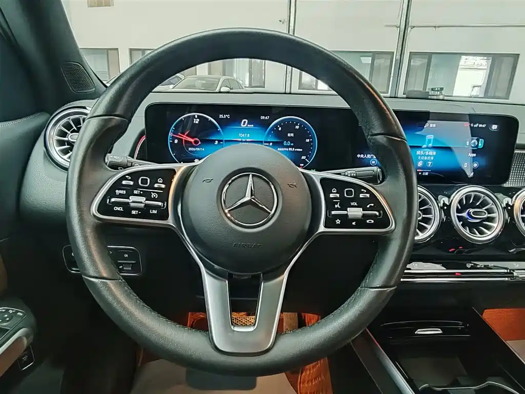 Mercedes-Benz GLB — миниатюра 14