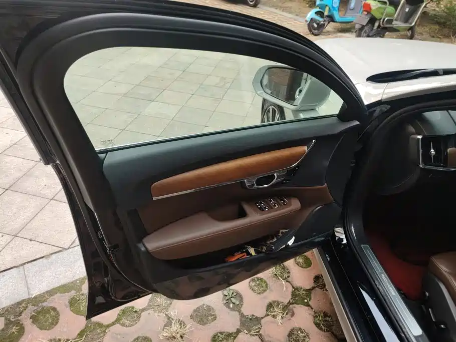 Volvo S90 PHEV — миниатюра 7