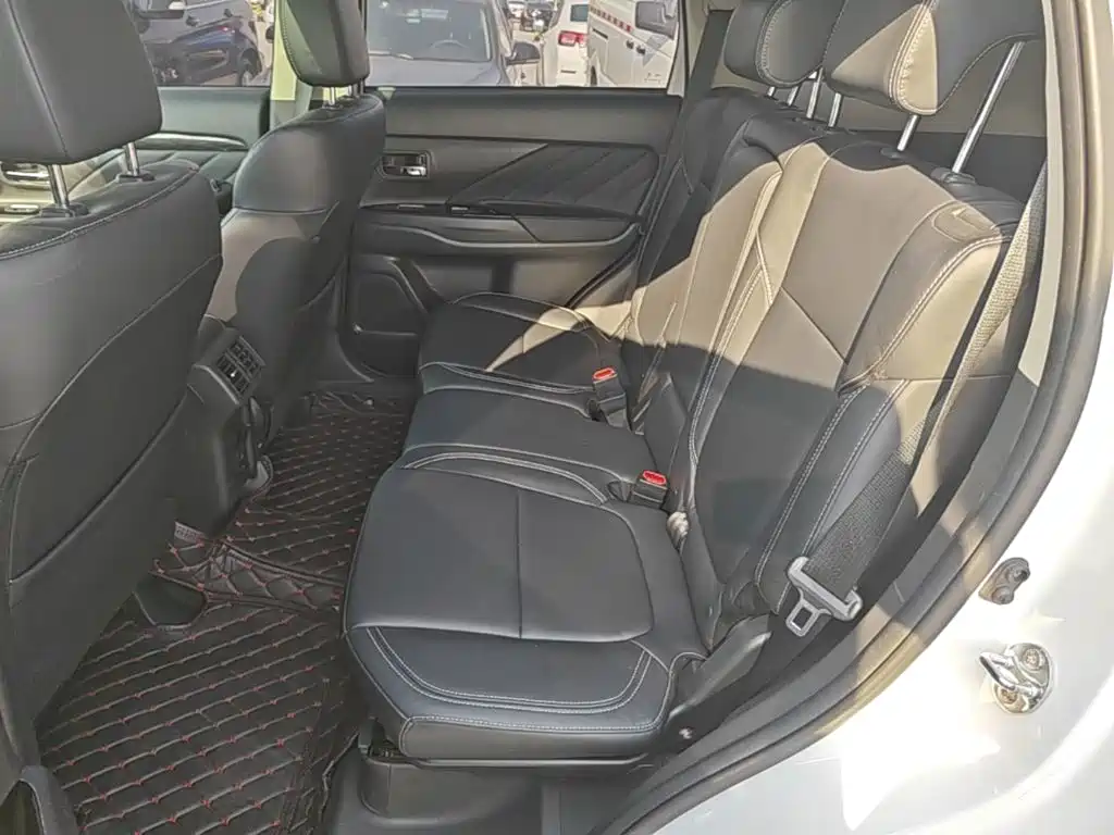 Mitsubishi Outlander — миниатюра 17
