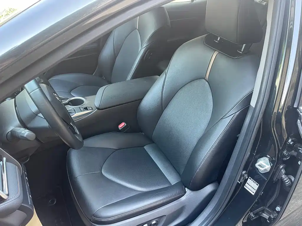 Toyota Camry — миниатюра 11
