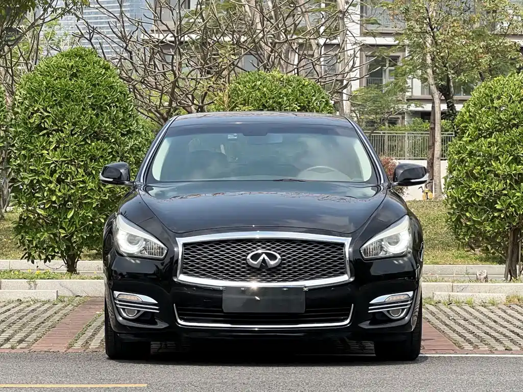INFINITI Q70