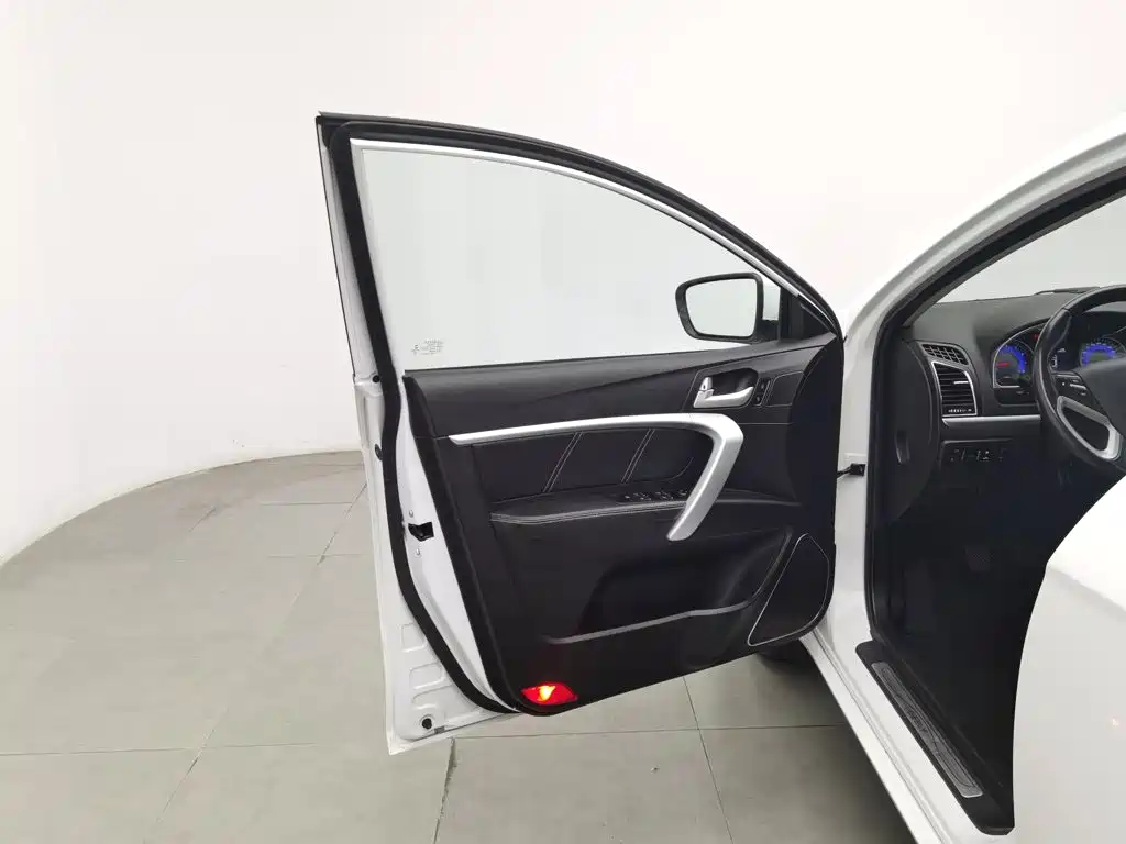 Geely Emgrand — миниатюра 8