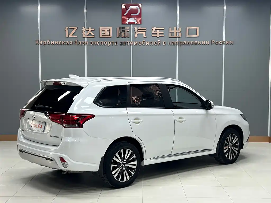 MITSUBISHI OUTLANDER
