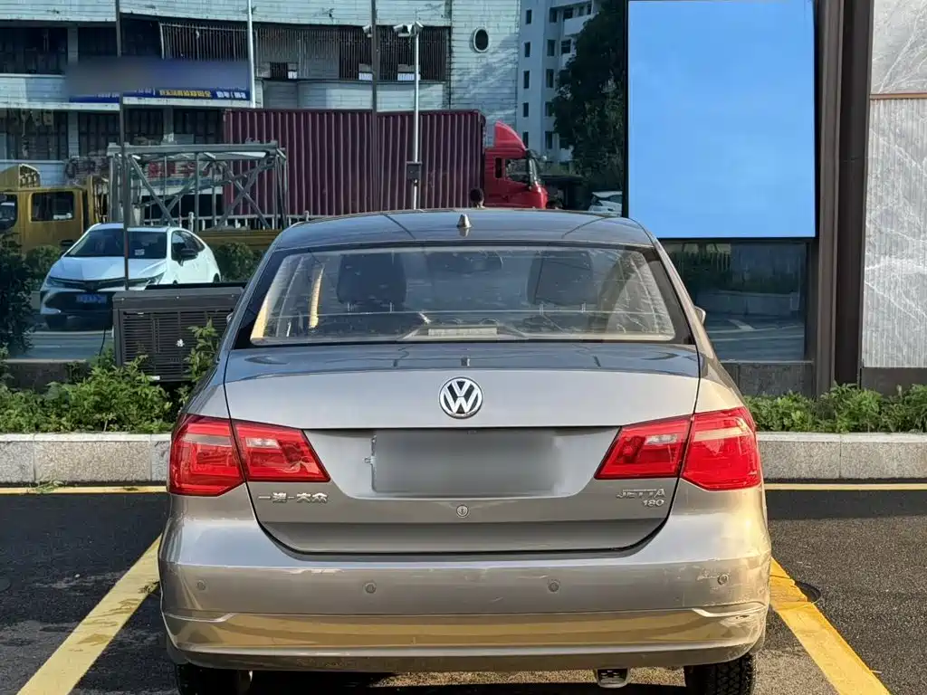Volkswagen Jetta — миниатюра 6
