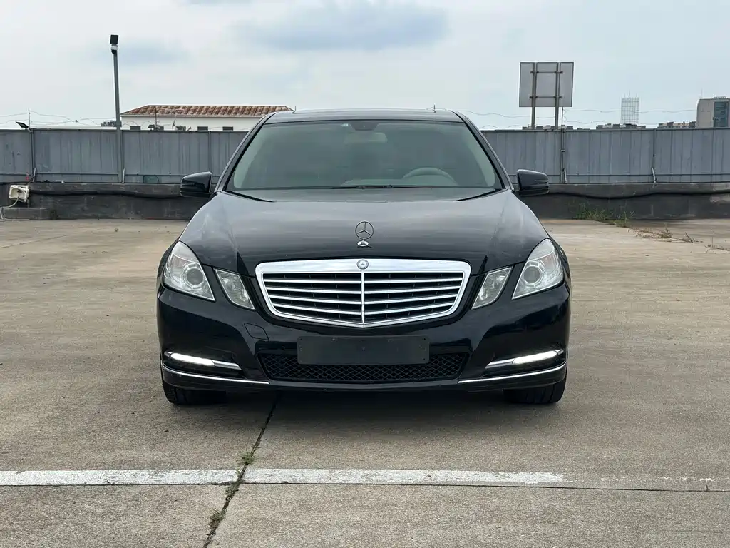 Mercedes-Benz E-Class — миниатюра 2