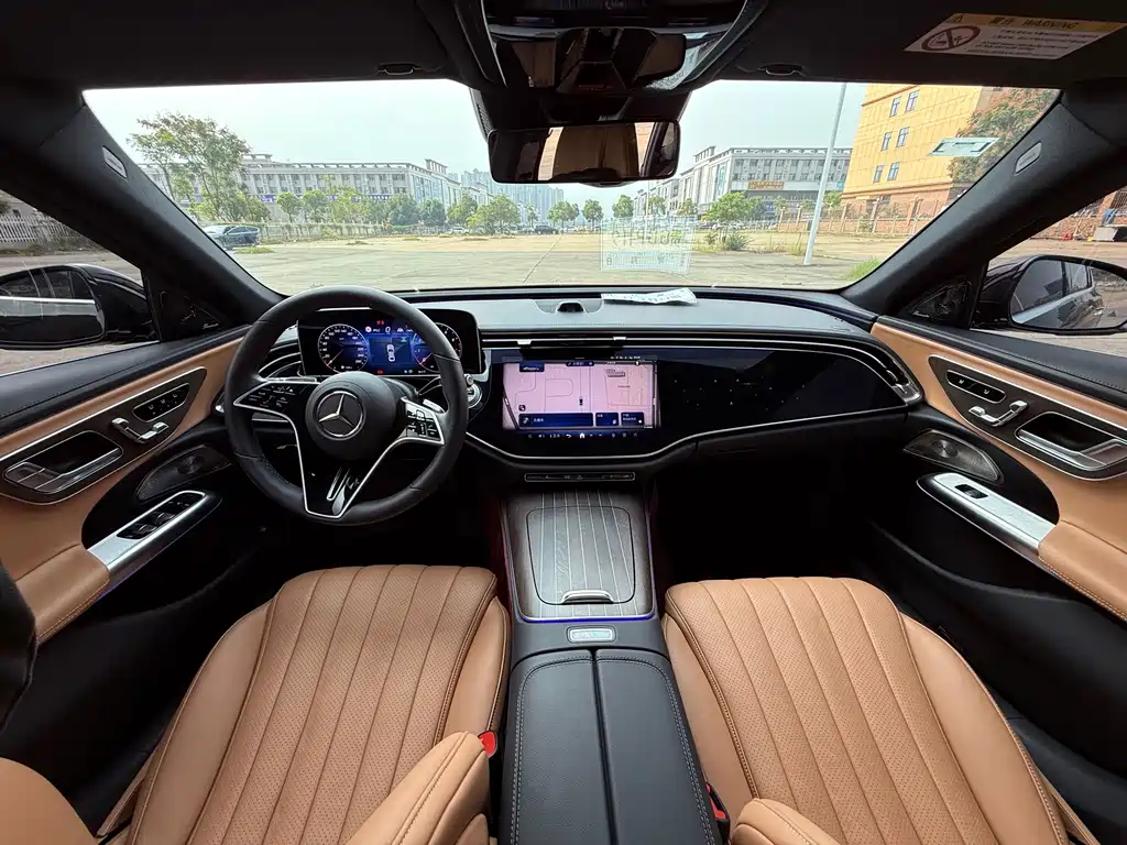 Mercedes-Benz E-Class — миниатюра 6