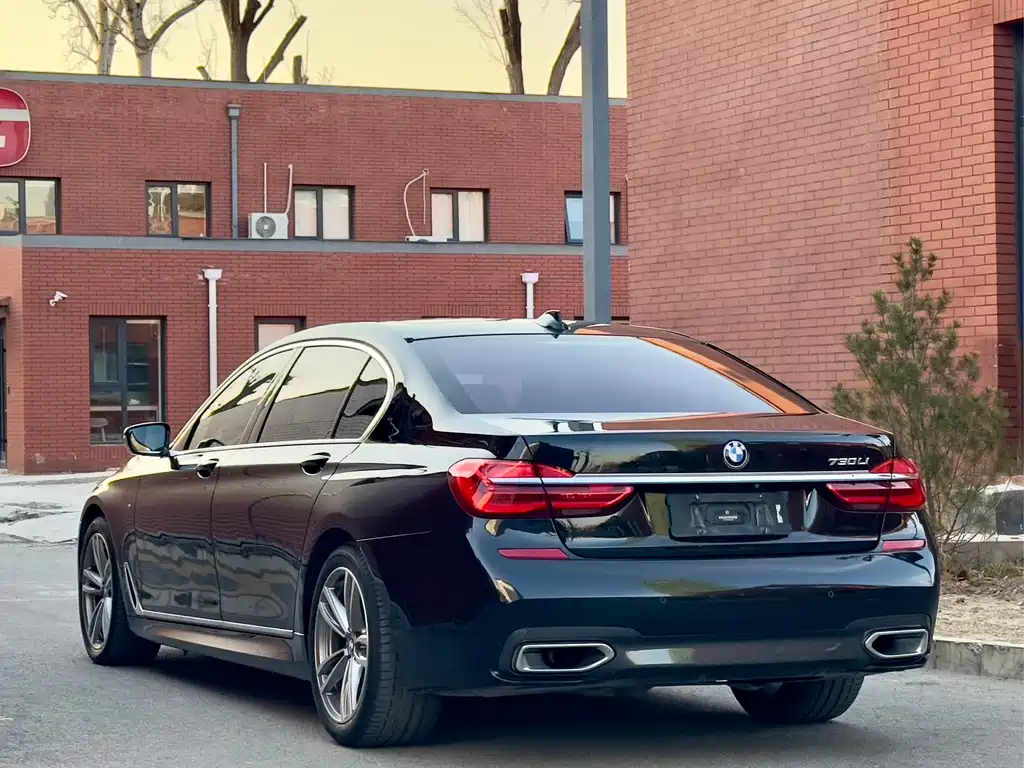 BMW 7 SERIES