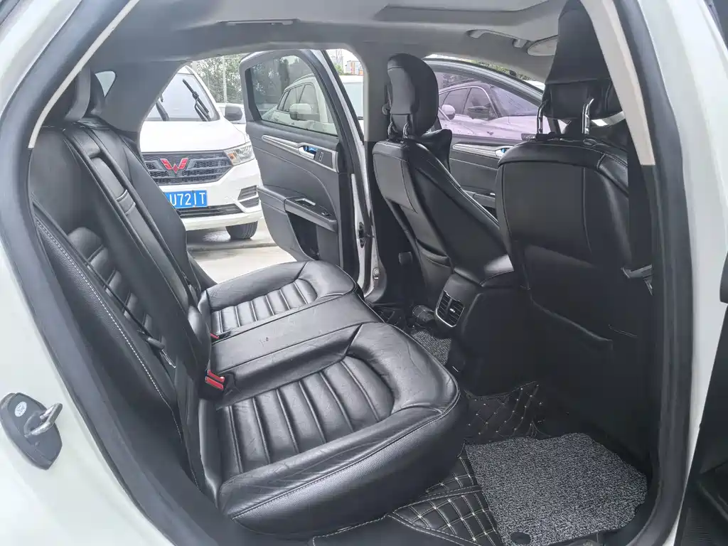 Ford Mondeo — миниатюра 10