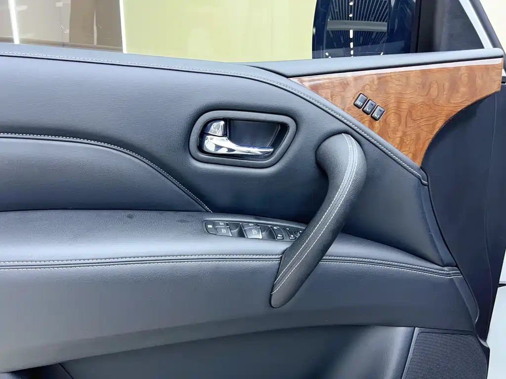 Infiniti QX80 2018 5.6L