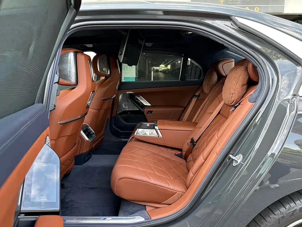 BMW i7 2023 xDrive60L M Sport