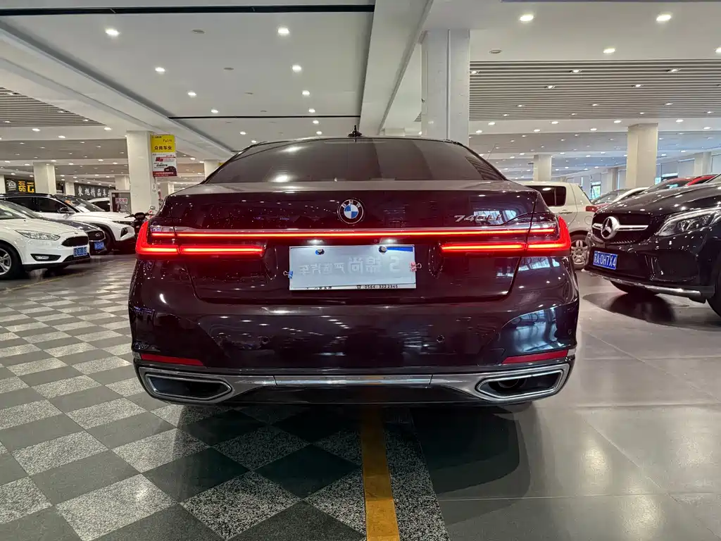 BMW 7 Series — миниатюра 5