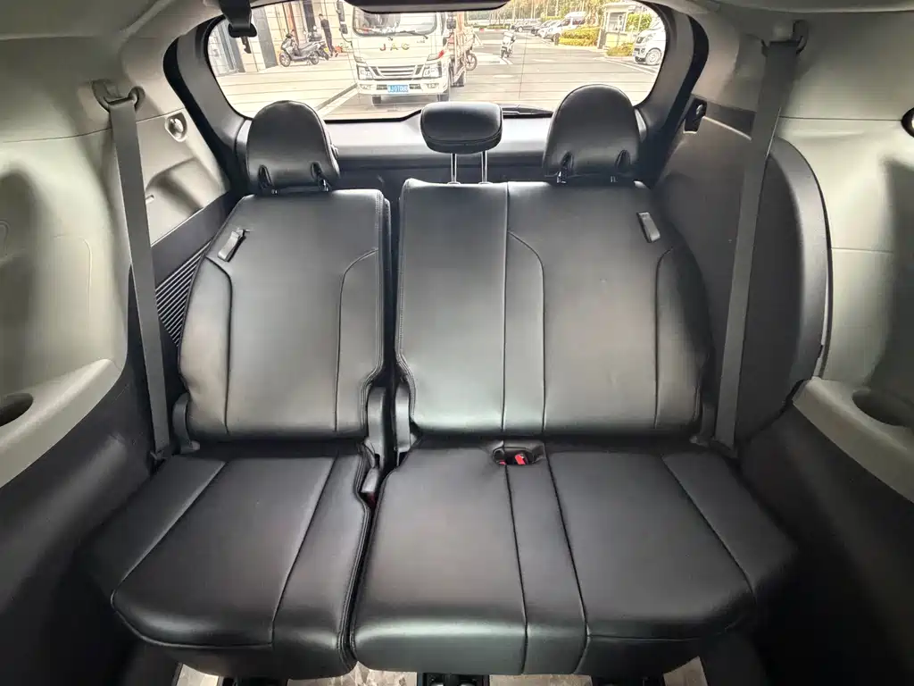 Toyota Sienna — миниатюра 12