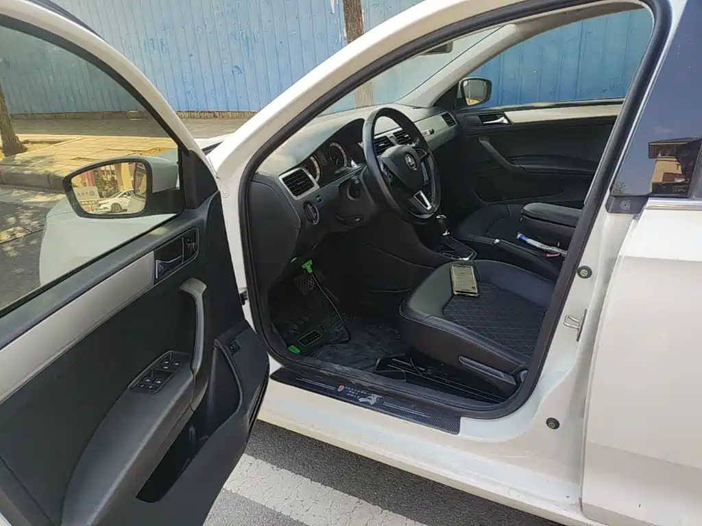 Skoda Rapid — миниатюра 16