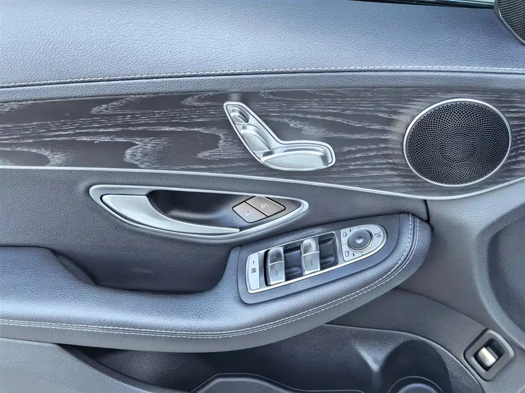 Mercedes-Benz C-Class — миниатюра 7