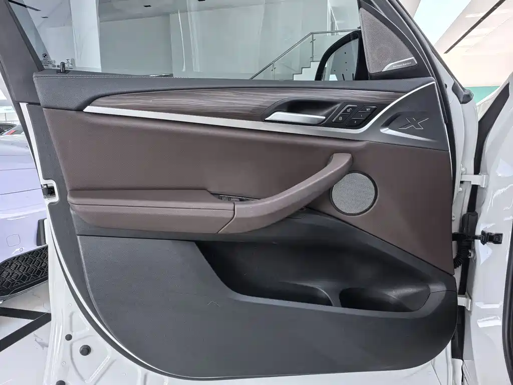 BMW X3 — миниатюра 9